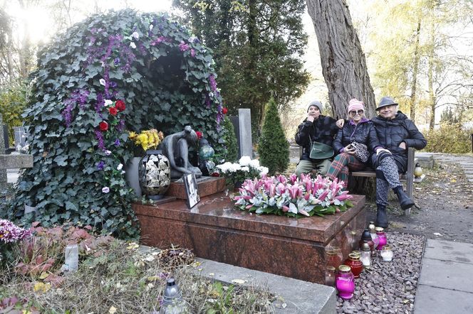 Przy grobie Kory czuwają najbliżsi