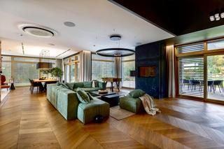 Dom w drewnie i zieleni