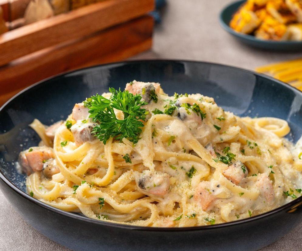 makaron z boczkiem i serem camembert