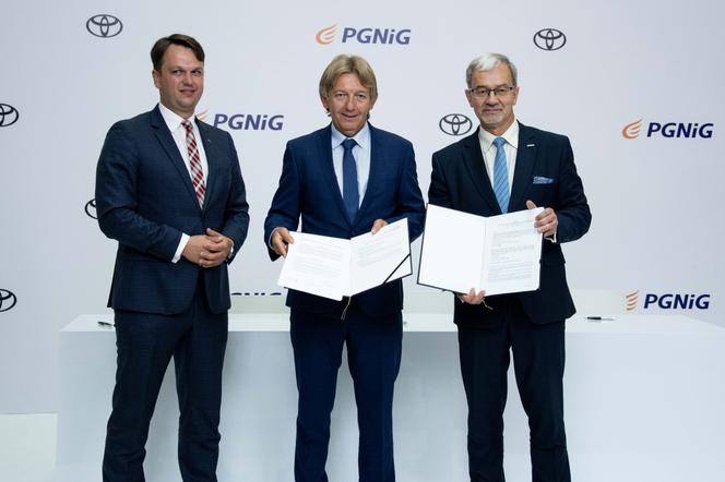 Toyota Motor Poland i PGNiG podpisały umowę. W Polsce powstanie pierwsza stacja tankowania wodorem.