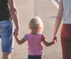 Dwulatka sama wyszła na ulicę. Miasto wyciąga konsekwencje wobec żłobka