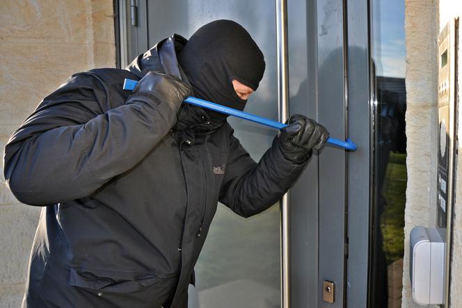 Seria włamań w Koszalinie. Policja apeluje o ostrożność