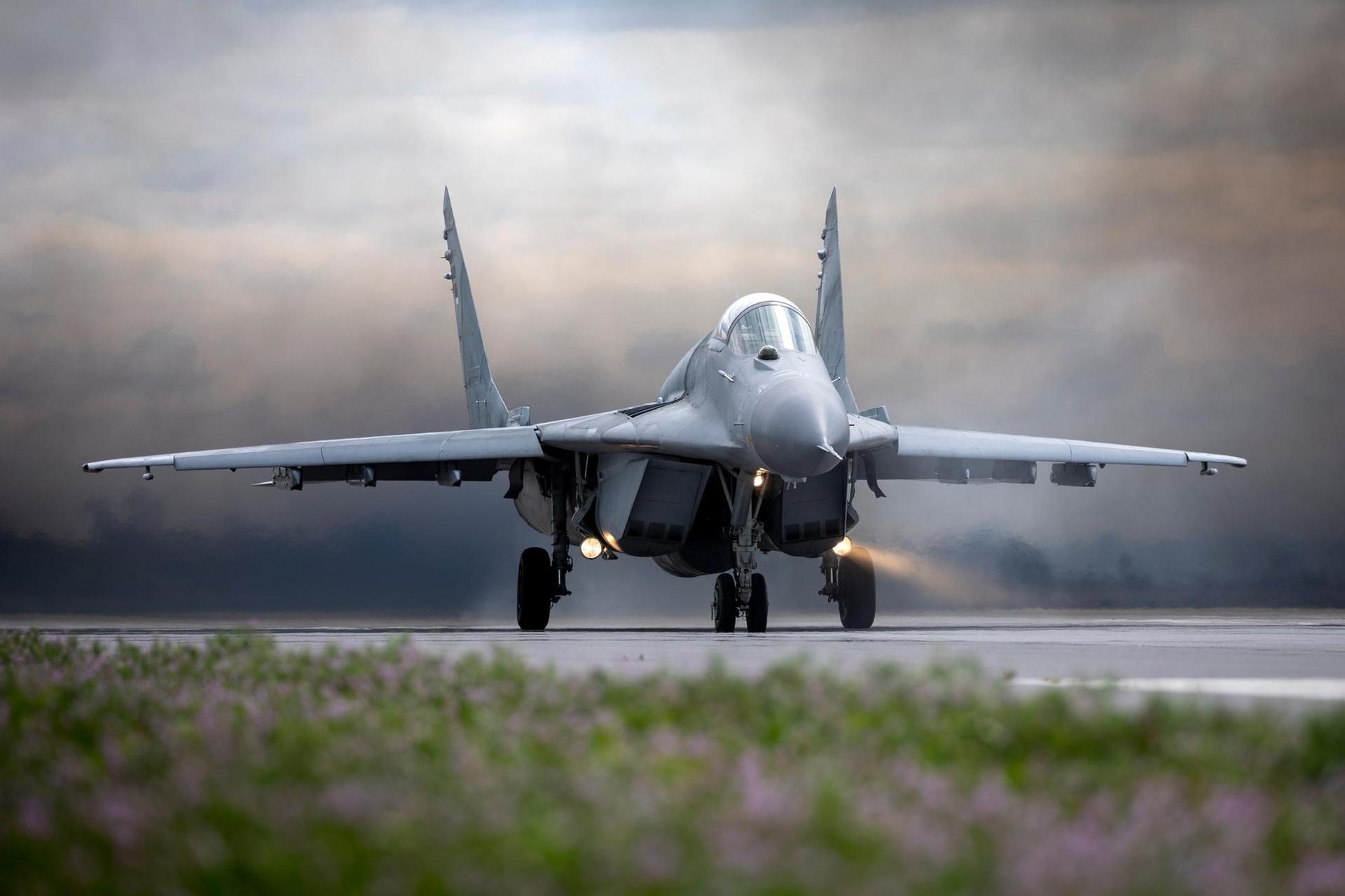 Serbskie samoloty i francuskie Rafale 