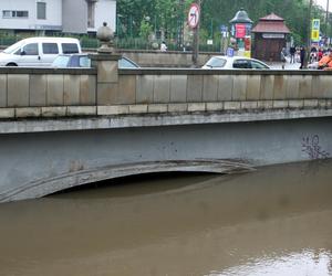 Wielka woda wdzierała się do domów. 14 lat temu Kraków i Małopolska walczyły z powodzią