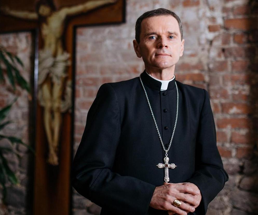 Biskup płocki grzmi do młodych: Bądźcie online z Panem Jezusem