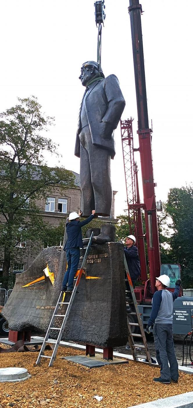 Zabrze: Stawiają pomnik Zbigniewa Religi ZDJĘCIA