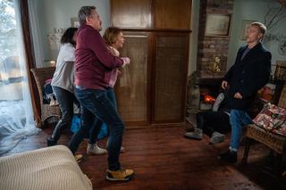 M jak miłość, odc.1718: Andrzej Budzyński (Krystian Wieczorek), Marysia (Małgorzata Pieńkowska), Różycowa (Kornelia Angowska), Różyc (Mariusz Krzemiński)