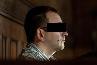 Łukasz patrzył, jak autobus wlecze ciało Basi po jezdni. Jeszcze żyła, a autobus jechał dalej