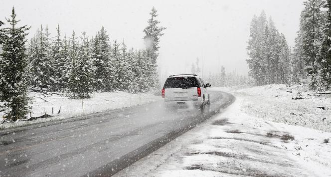 Zawieje i zamiecie śnieżne w Podlaskiem. Możliwe utrudnienia w ruchu