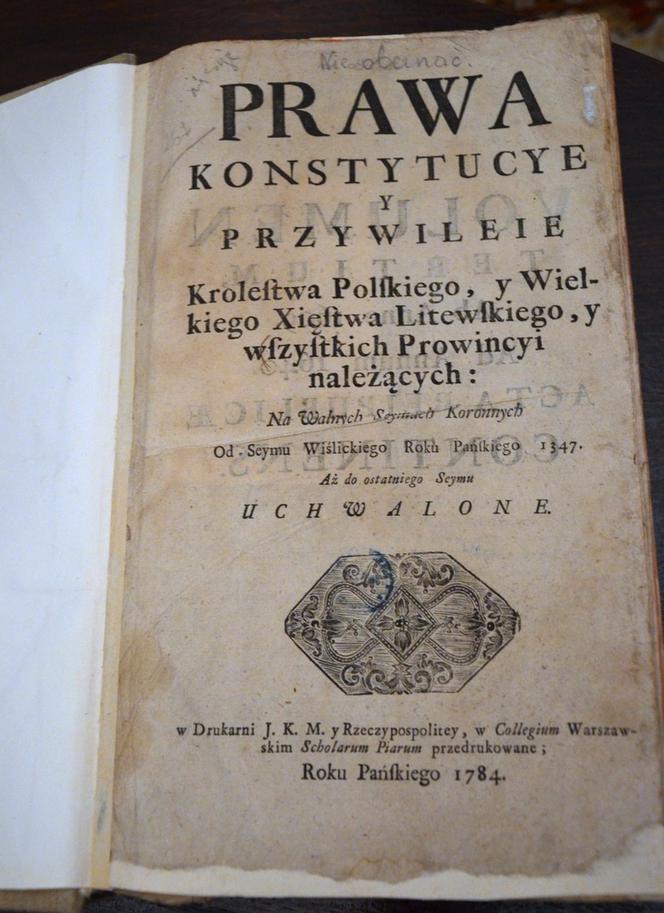 Najstarsza księga w zbiorach biblioteki pochodzi z 1784 roku.