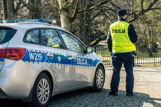 Policja udaremniła „ustawkę” pseudokibiców w lesie w Łódzkiem. Znaleziono maczetę i gaz 