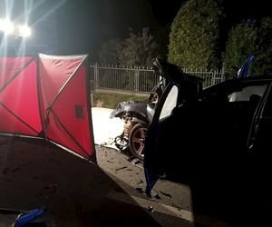  Śmiertelny wypadek pod Sieradzem. 23-letnia kobieta nie żyje [ZDJĘCIA].
