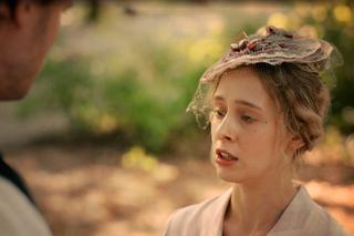 Dewajtis. Marek Czertwan (Karol Dziuba), Julka (Elżbieta Trzaskoś)