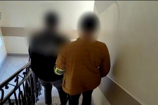  Pościg w centrum Warszawy. 26-latek wjechał w policjanta i wiózł go na masce. Funkcjonariusz ranny, zatrzymany miał narkotyki