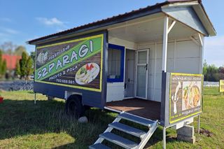 Rolnik spod Bydgoszczy sprzedaje szparagi tylko prosto z pola. Ludzie wracają dla smaku i jakości, nie dla ceny