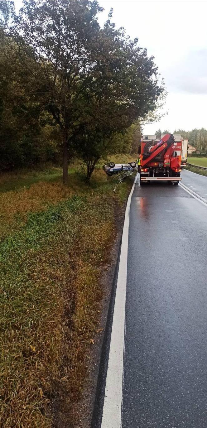 Dachowanie policyjnego radiowozu! Policjantka jechała za szybko i zostanie ukarana?! [ZDJĘCIA]