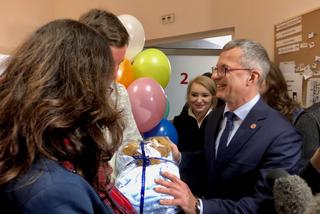 Zgodnie z zapowiedzią dyrekcji Uniwersyteckiego Centrum Klinicznego mały Józio otrzyma honorowy tytuł ostatniego Gdańszczanina urodzonego w Szpitalu „Kliniczna”.