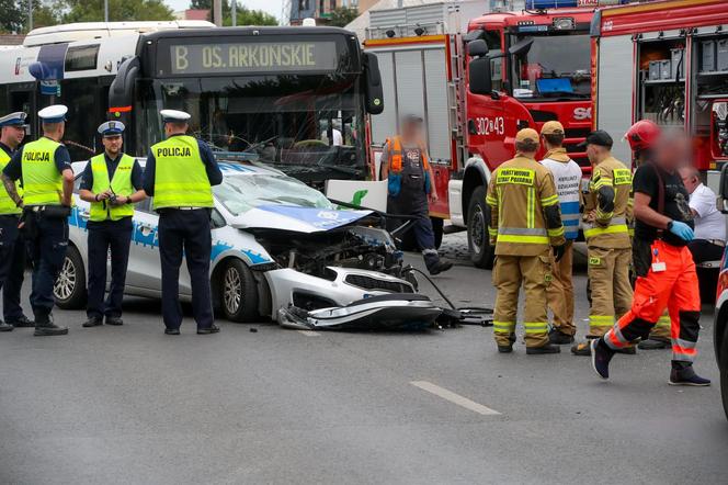 Wypadek autobusu i radiowozu w Szczecinie! Przynajmniej 9 osób poszkodowanych