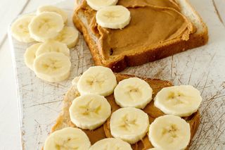 Tosty z masłem orzechowym 