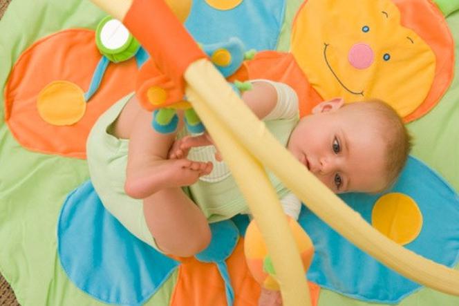 Rozwój dziecka: jak rozwija się czteromiesięczne niemowlę?