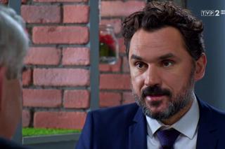 Barwy szczęścia, odc. 2048. Piotr Walawski (Piotr Jankowski), Budrewicz (Stanisław Górka)
