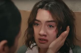 Wichrowe wzgórze. Zeynep zostanie pobita! To kara za to, co zrobiła! Streszczenie 64 odcinka Rüzgârlı Tepe (6.12.2024)