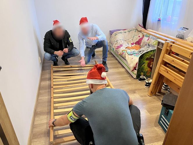 Samotnie wychowuje siedmioro dzieci! Takiego prezentu od policjantów się nie spodziewał