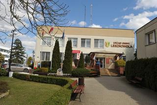 Ma być droga, a są groby. Ksiądz nie dopilnował, grabarz nie wiedział. Pochowali zmarłych na przyszłej jezdni