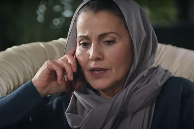 Kiedy Aziz będzie jechał do rezydencji Kirimli z Ziyą, zadzwoni jego matka 