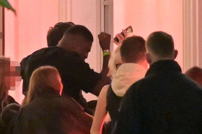 Niezła bibka Afryka Express. Obejrzeli razem odcinek, a potem poszli w tango. Iwan wyszedł ostatni