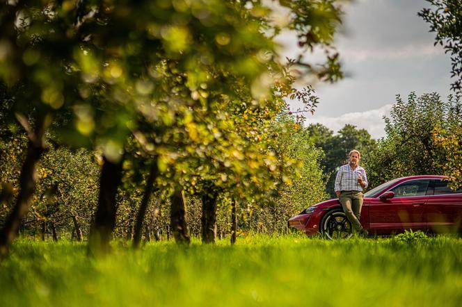 Wojciech Modest Amaro jeździ nowym Porsche Taycan