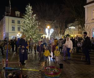 32. Finał WOŚP w Zielonej Górze. Najpierw koncerty a później Światełko do Nieba - tak się bawili zielonogórzanie