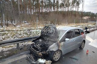 Nietypowa wpadka pijanego kierowcy w Lesznie. Zapalił mu się samochód [ZDJĘCIA]