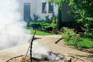 Jak zrobić miejsce na ognisko w ogrodzie? Murowane palenisko ogrodowe krok po kroku