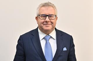 Collegium Humanum to niejedyny problem byłego europosła! Tak Czarnecki wydoił miliony! 