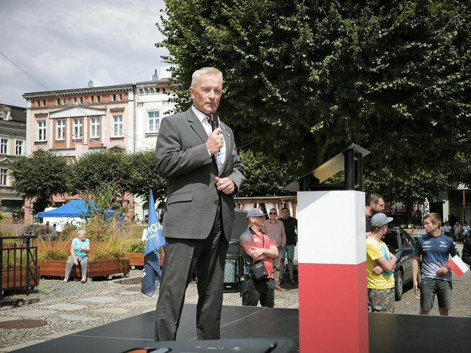 Manifestacja pod hasłem "Sto nielegalnej imigracji" w Lesznie