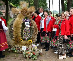 Dożynki wojewódzkie w Olsztynku 2024. Tłumy na wydarzeniu. „To był trudny rok” [ZDJĘCIA]