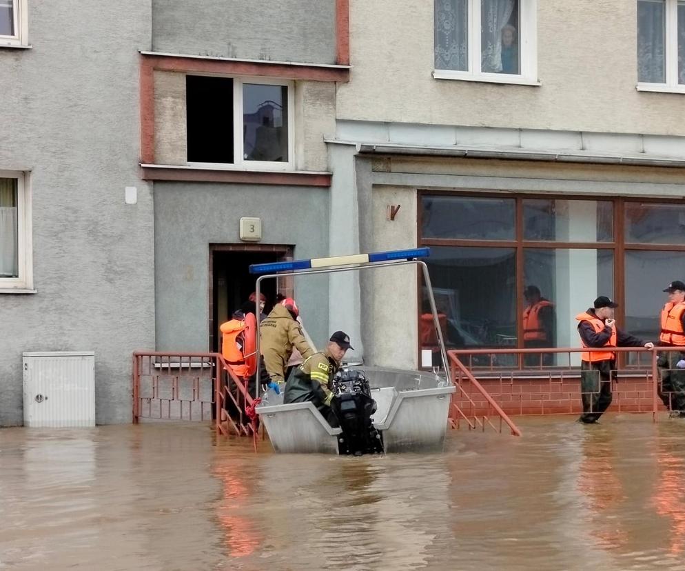 Powódź w województwie opolskim. Tak wyglądają działania strażaków [ZDJĘCIA].