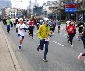 Bieg na Piątkę 2024, Warszawa - zdjęcia. Biegłeś? Szukaj się w galerii!