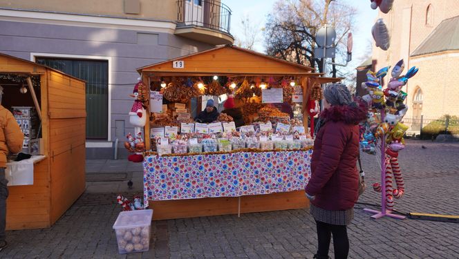 Ruszył Warmiński Jarmark Świąteczny w Olsztynie. Dziesiątki wystawców i tłumy na starówce