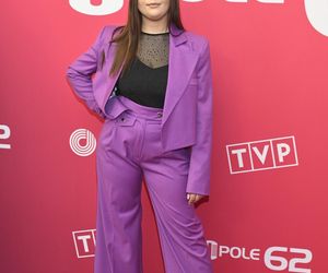 Konferencja prasowa 62. edycji Krajowego Festiwalu Polskiej Piosenki w Opolu. Tłum gwiazd na czerwonym dywanie