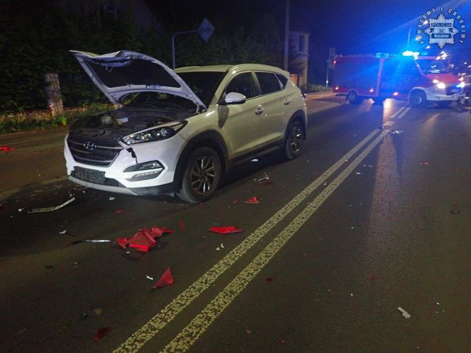 Wypadek w Żarkach: 19-letni motocyklista walczy o życie. Kierowca nie spojrzał w lusterka