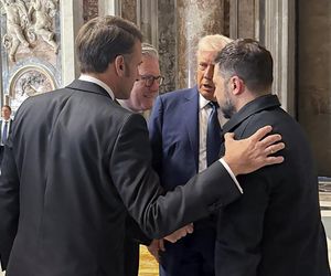 Trump powiedział to do Macrona na pogrzebie! Nie powinieneś tu być