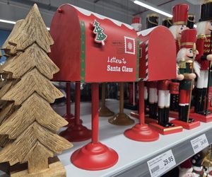 Lato się kończy, a w sklepach już święta Bożego Narodzenia. Klienci w szoku. To przesada!