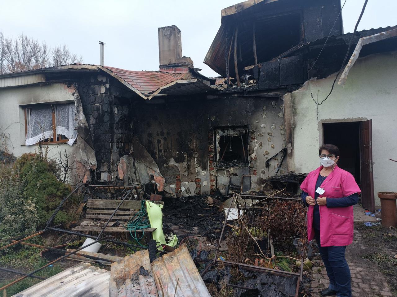 W domu pielęgniarki Pani Ani wybuchł pożar i strawił cały dobytek życia. Trzeba jej pomóc! 