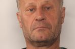Strzelanina w Starej Wsi. Zginęły dwie osoby. Policja szuka 57-letniego mężczyzny