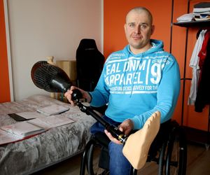 Pan Łukasz jest inwalidą. Ale zdaniem lekarzy na rentę socjalną nie zasługuje 