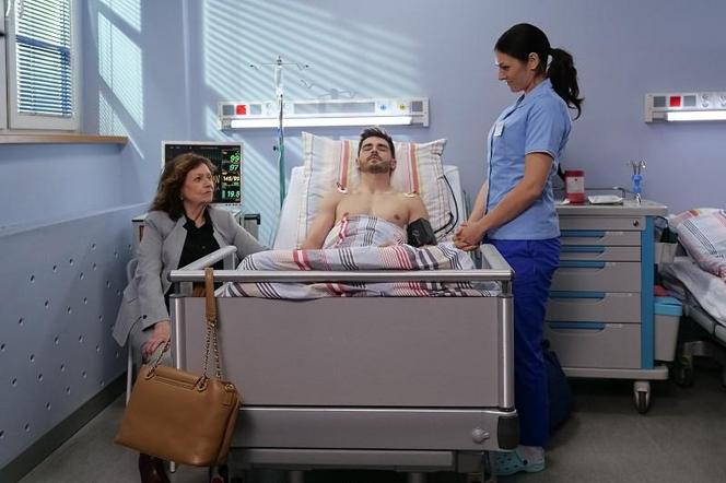 "Pierwsza miłość", odcinek 3792 Kacper (Damian Kulec), Babcia Barbara (Ewa Florczak), Basia (Anna Jarosik)
