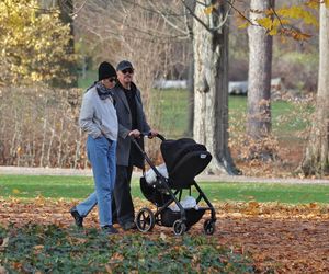 Krzysztof Ibisz z rodziną na spacerze