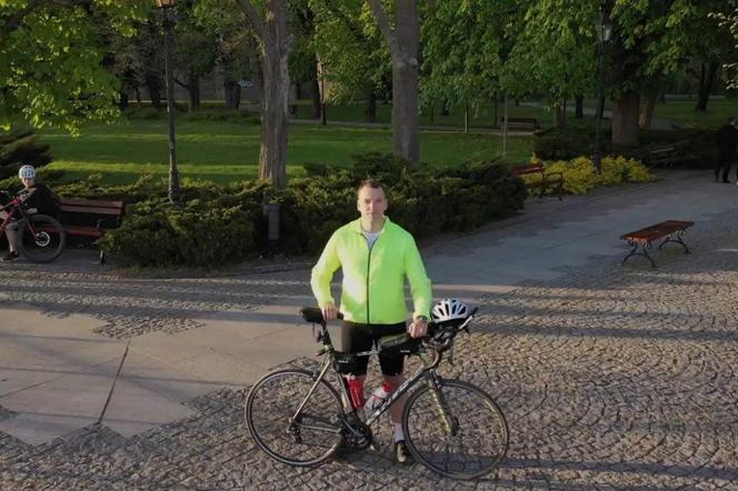 Policjant ruszy rowerem z Warszawy do Paryża w samotny rajd non-stop. Nikt jeszcze tego nie dokonał